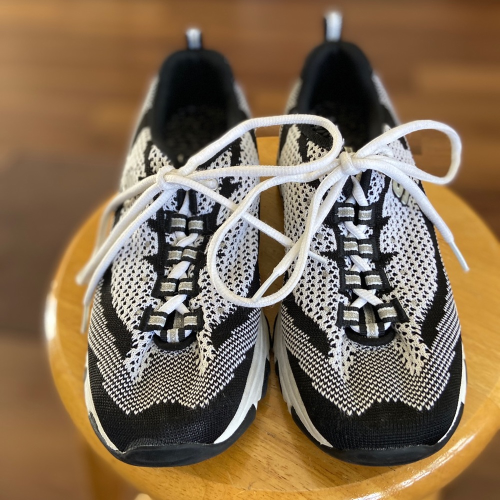 Sketchers Black and White Tennis Shoes; worn once